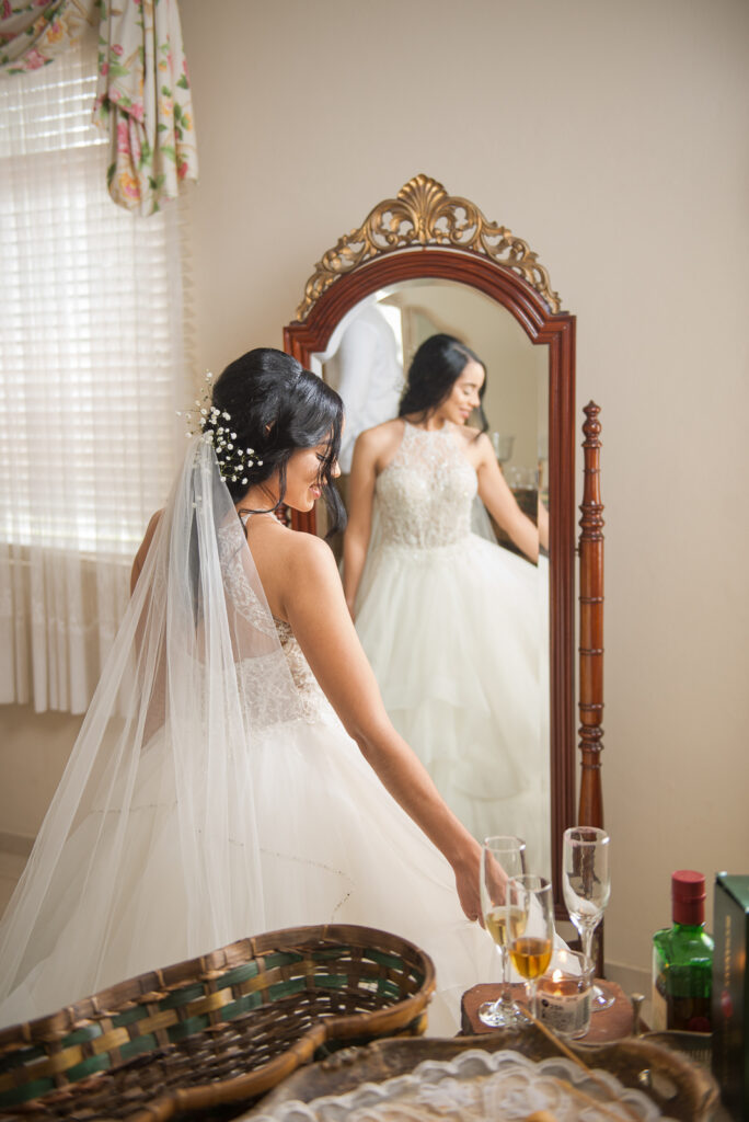 Fotos de getting ready o vistiendose para bodas en Republica Dominicana por el fotografo dominicano Greg Dotel Photography