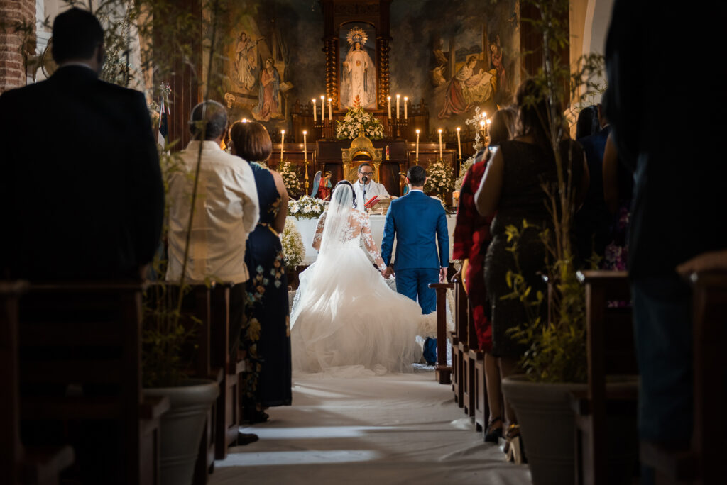 Fotos de la Boda celebrada en la Iglesia del Santo Cerro, La Vega, Republica Dominicana por el fotografo dominicano Greg Dotel Photography