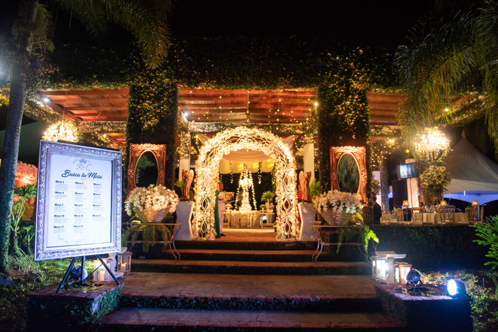 Fotos de la Boda celebrada en los Jardines de San Andres, La Vega, Republica Dominicana por el fotografo dominicano Greg Dotel Photography