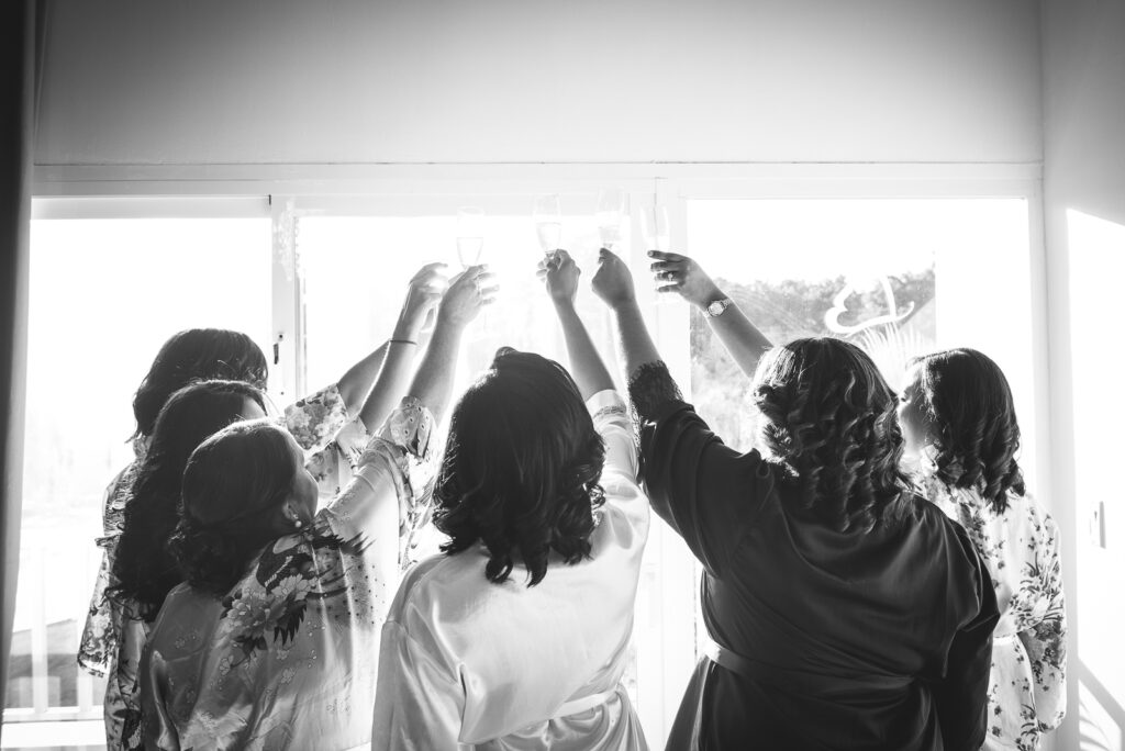 Fotos de getting ready o vistiendose de la novia para bodas en Republica Dominicana por el fotografo dominicano Greg Dotel Photography