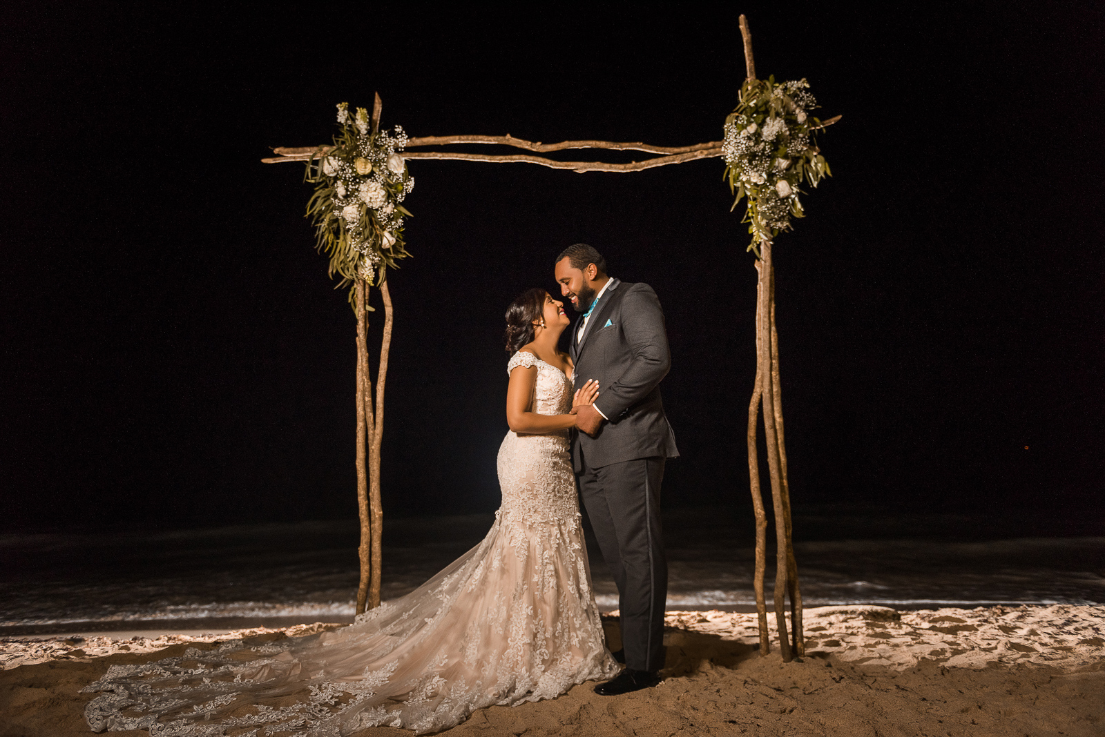 Fotos de la Boda celebrada en el Restaurante Salitre, San Pedro de Macoris, Republica Dominicana, por el fotografo dominicano Greg Dotel Photography