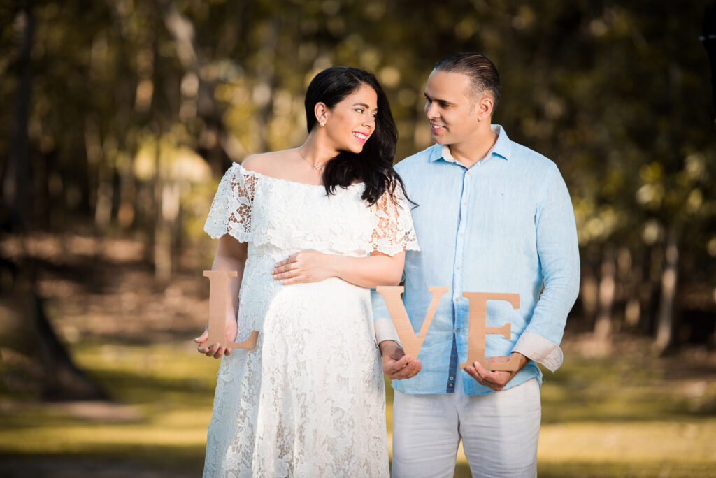 Sesion de fotos de embarazadas en las Ruinas de Emgombre en Santo Domingo, Republica Dominicana por el fotografo dominicano