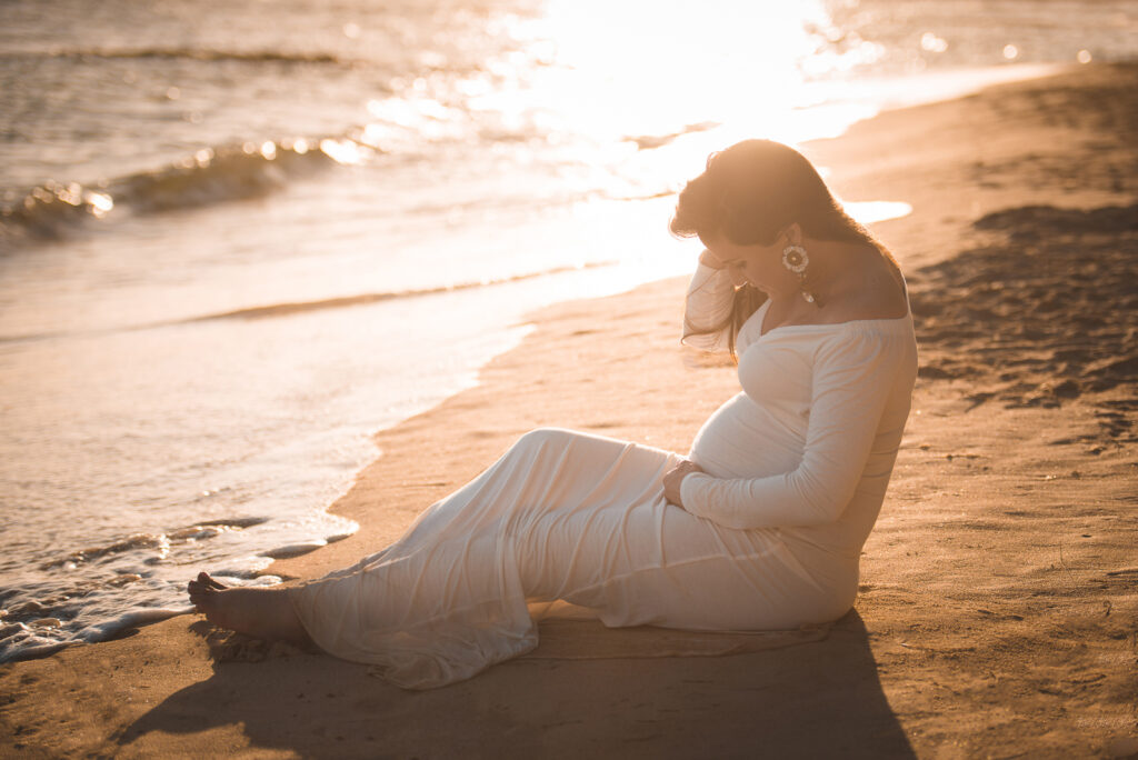 Sesion de fotos de embarazadas en la playa de Juan Dolio, San Pedro de Macoris, Republica Dominicana por el fotografo dominicano