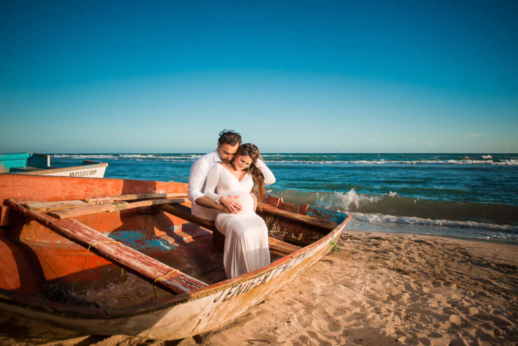 Sesion de fotos de embarazadas en la playa de Juan Dolio, San Pedro de Macoris, Republica Dominicana por el fotografo dominicano