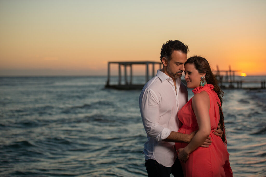 Sesion de fotos de embarazadas en la playa de Juan Dolio, San Pedro de Macoris, Republica Dominicana por el fotografo dominicano