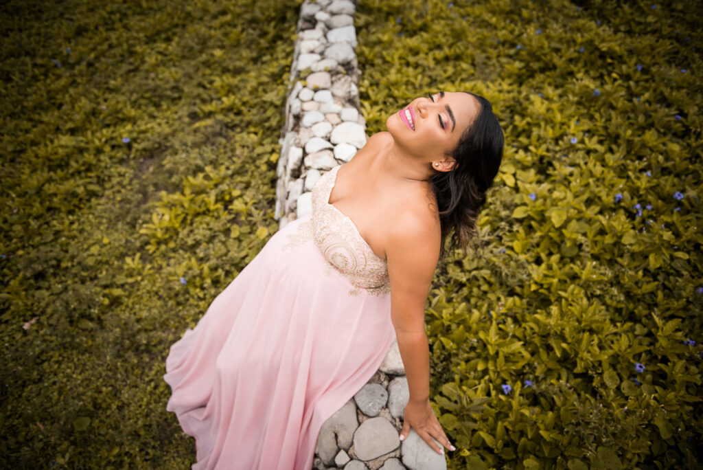 Sesion de fotos de embarazadas en el Parque Mirador Norte de Santo Domingo, Republica Dominicana por el fotógrafo dominicano