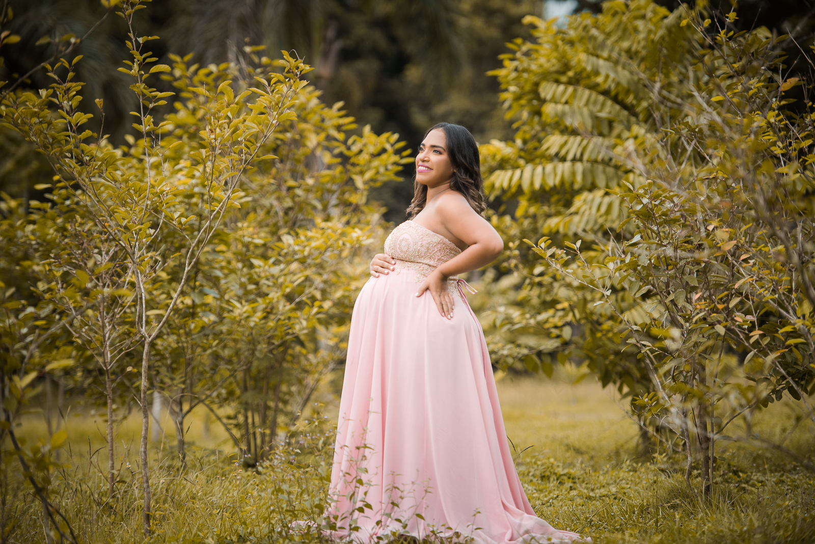 Sesion de fotos de embarazadas en el Parque Mirador Norte de Santo Domingo, Republica Dominicana por el fotógrafo dominicano