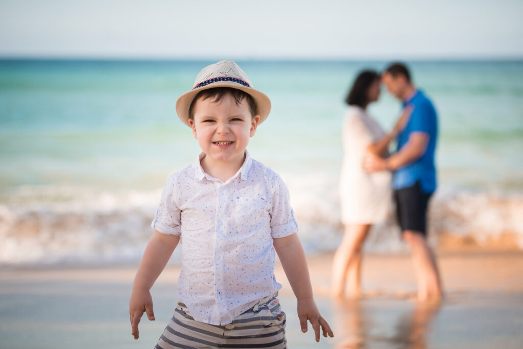 Sesion de fotos de embarazadas en la playa Macao, Punta Cana por el fotografo dominicano en la Republica Dominicana