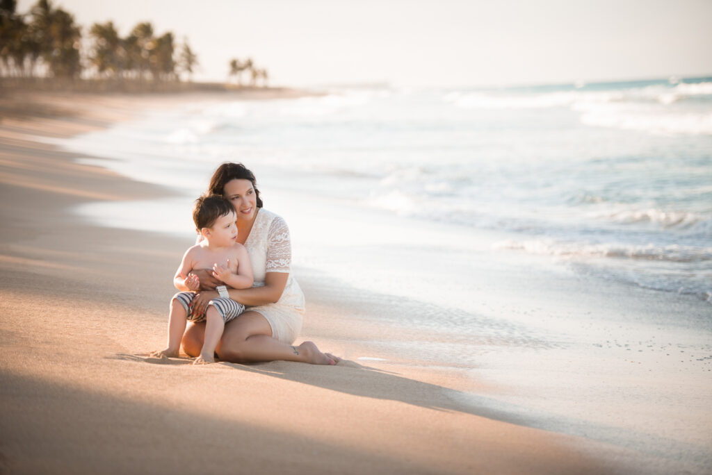 Sesion de fotos de embarazadas en la playa Macao, Punta Cana por el fotografo dominicano en la Republica Dominicana