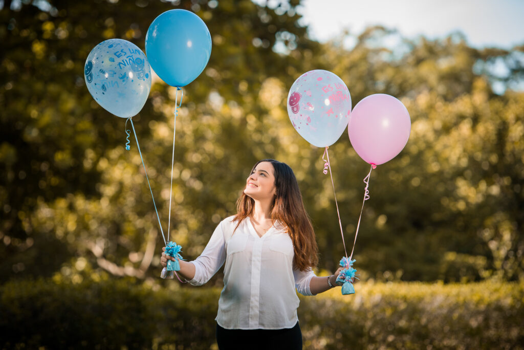 Sesion de fotos de revelacion de sexo del bebe durante el embarazo en el Jardín Botánico de Santo Domingo, Republica Dominicana por el fotografo dominicano