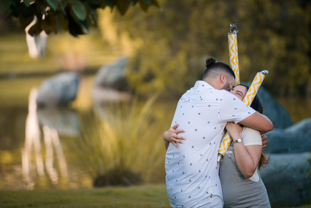 Sesion de fotos de revelacion de sexo del bebe durante el embarazo en el Jardín Botánico de Santo Domingo, Republica Dominicana por el fotografo dominicano