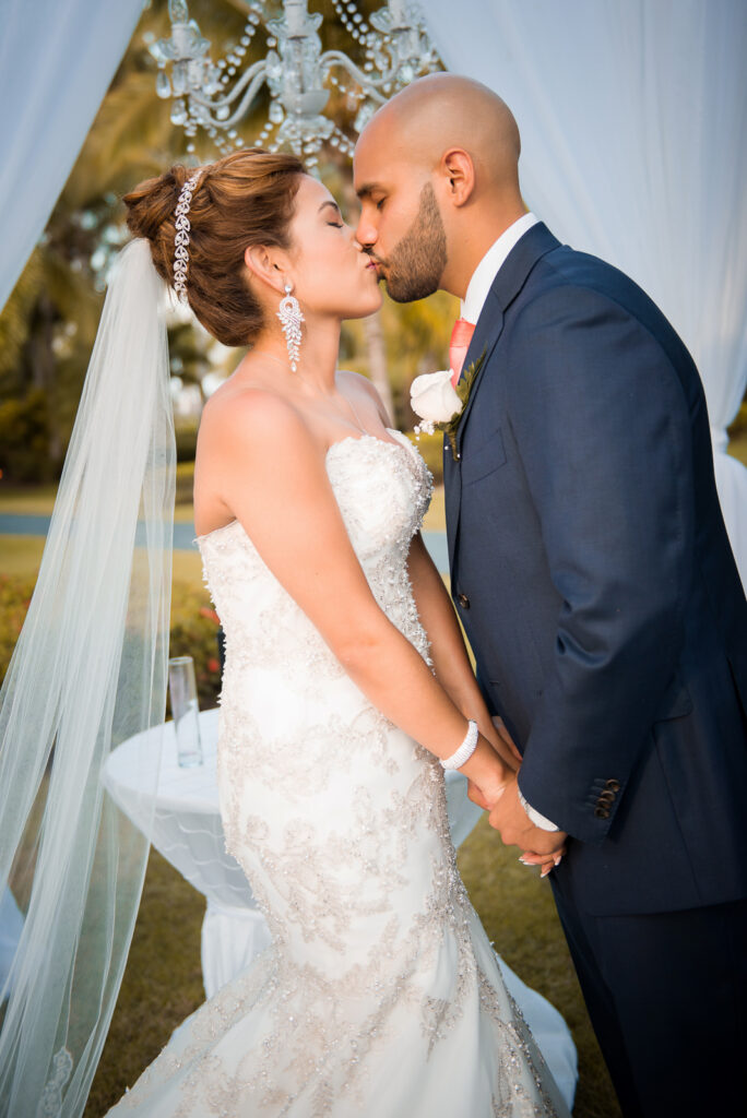 Hermosa boda en el hotel paradisus palma real punta cana, república dominicana por el fotógrafo Greg Dotel Photography