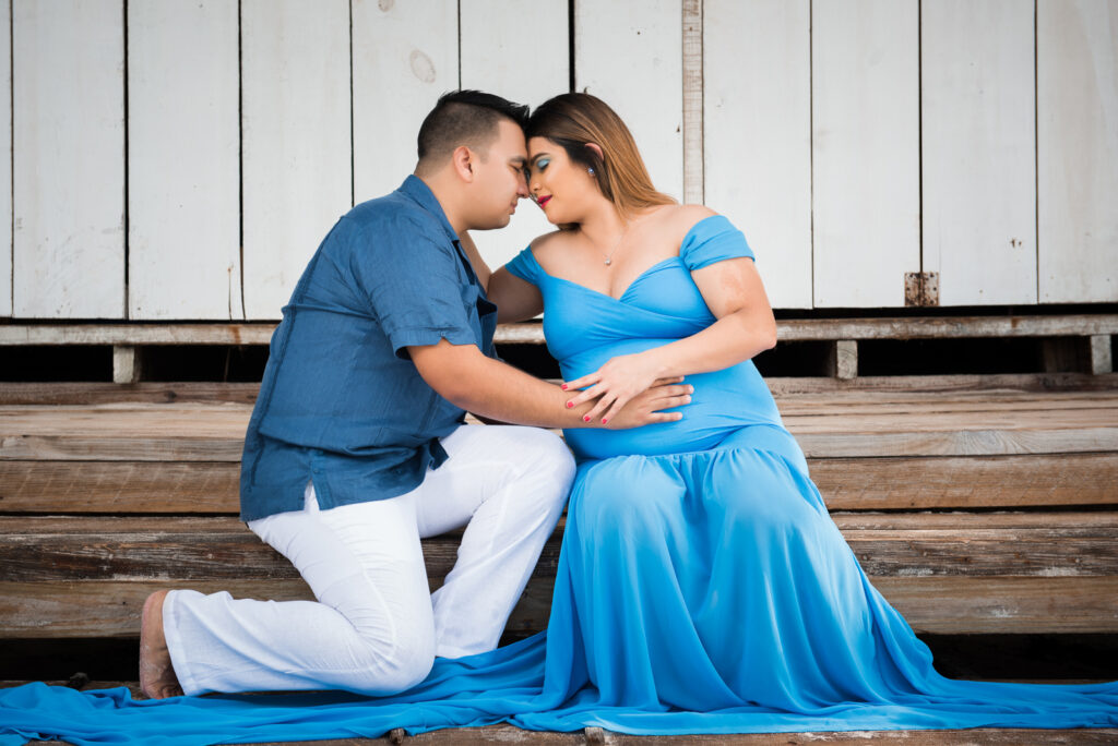 Sesion de fotos para embarazadas en la playa de Bayahibe, La Romana, Republica Dominicana por el fotografo dominicano