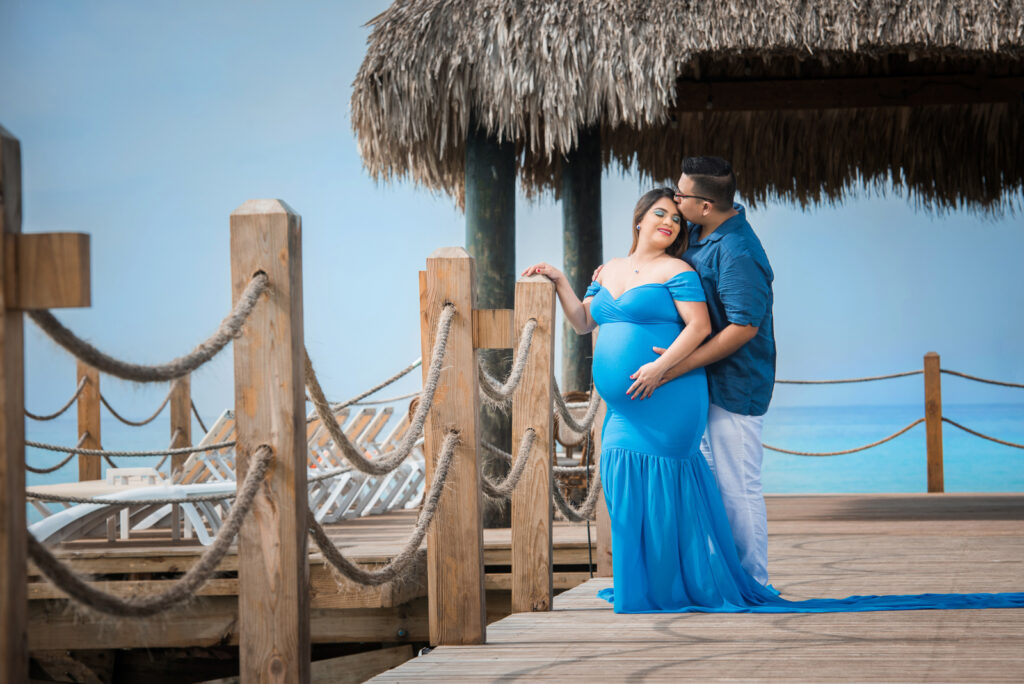 Sesion de fotos para embarazadas en la playa de Bayahibe, La Romana, Republica Dominicana por el fotografo dominicano