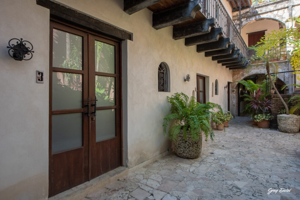 Fotografia de arquitectura e interiores de habitaciones del hotel El Beaterio de la Zona Colonial de Santo Domingo, Republica Dominicana