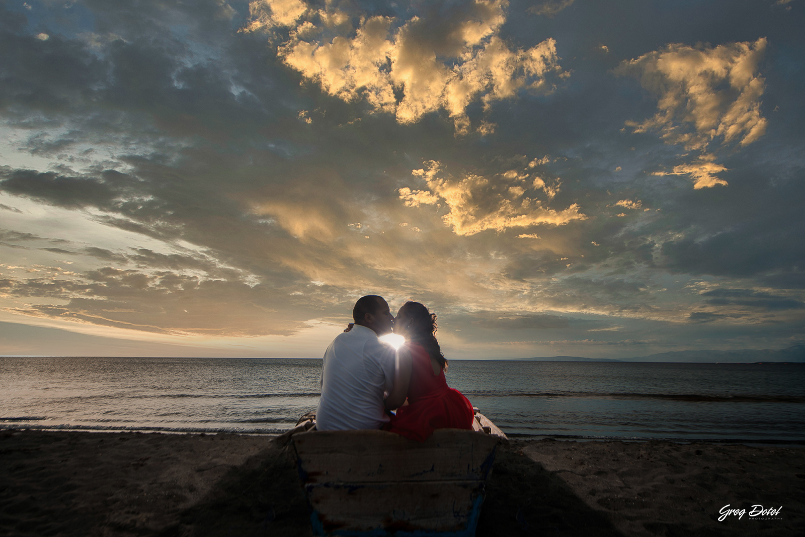 Sesión de fotos de novios en Salinas, Bani, República Dominicana por el fotografo dominicano Greg Dotel Photography. Fotos de novios o pareja.