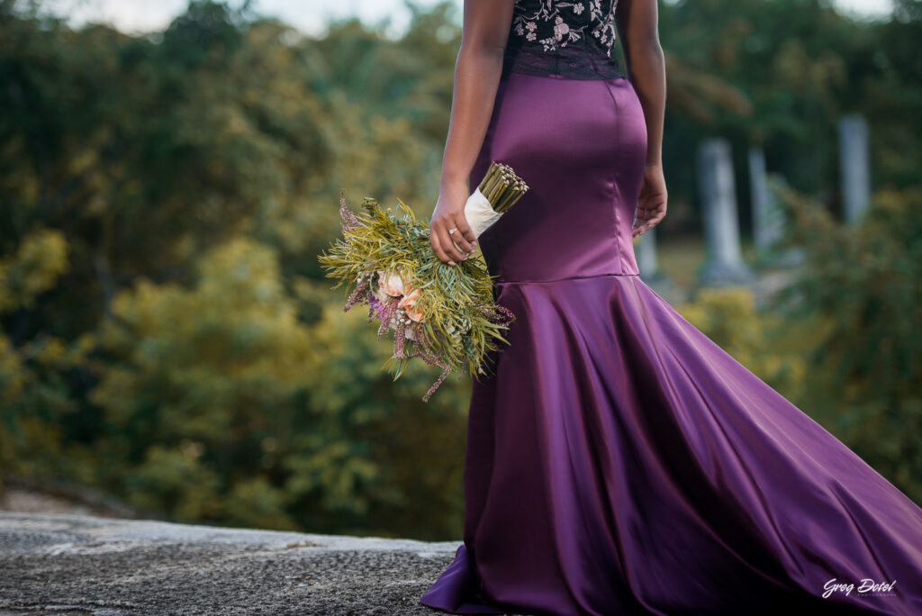 Pre boda o Sesión de fotos de novios en Altos de Chavón, La Romana, República Dominicana por el fotografo dominicano Greg Dotel Photography. Tomada en el anfiteatro.