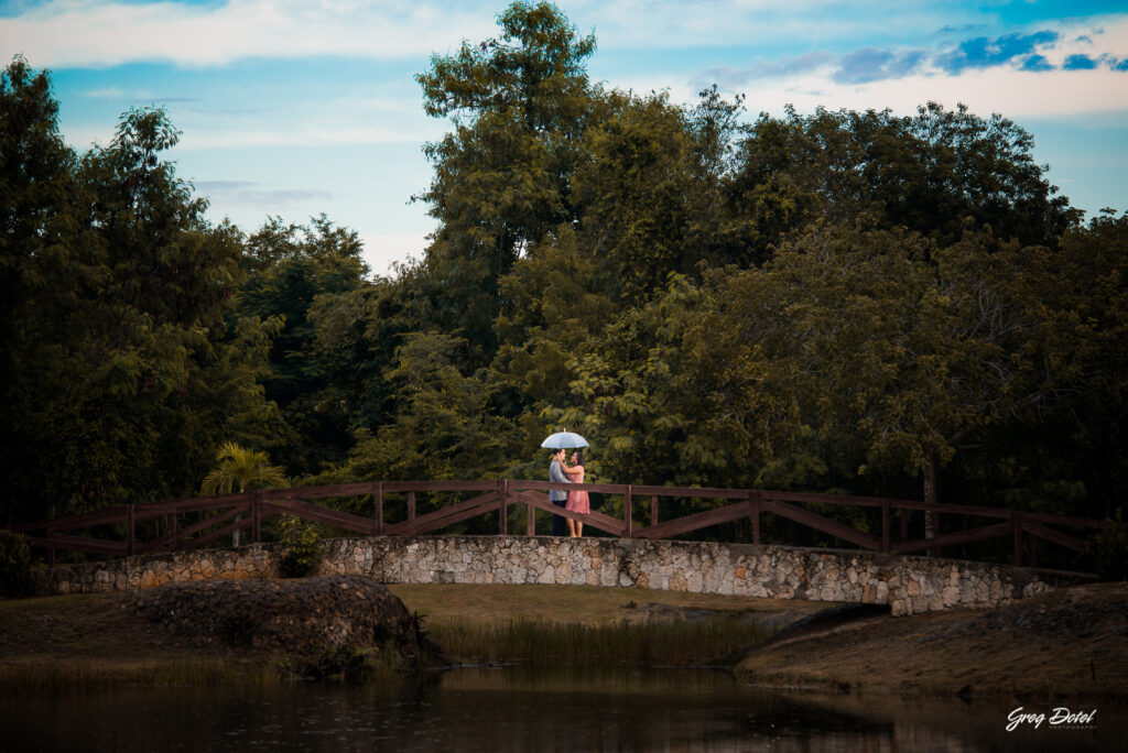 Sesión de fotos pre boda o novios en el Metro Country Club, República Dominicana por el fotografo dominicano Greg Dotel Photography.