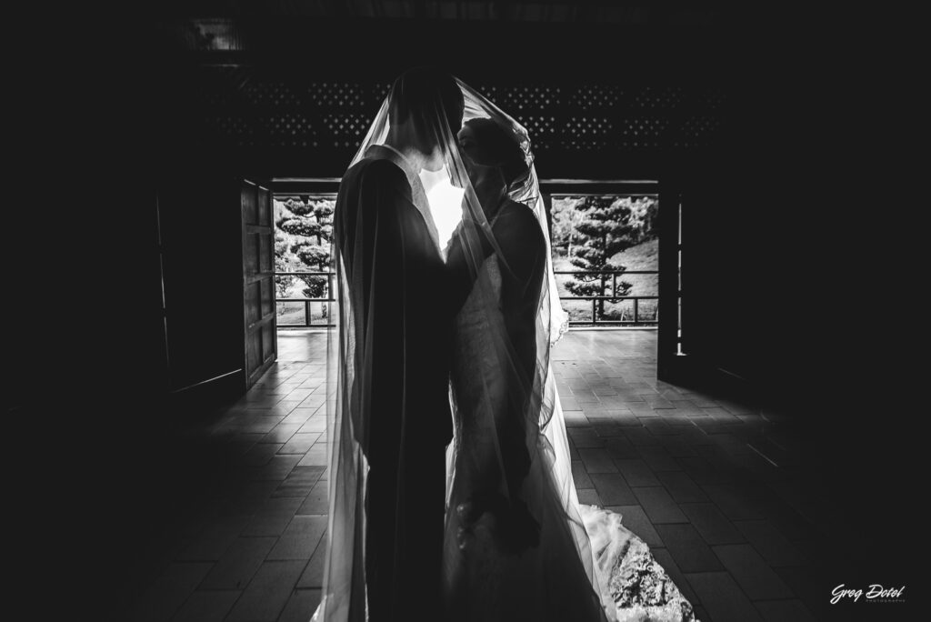 Sesión de fotos de novios o pre boda de Emilie y Carlos en el Jardín Botánico de Santo Domingo, República Dominicana por el fotografo dominicano Greg Dotel Photography