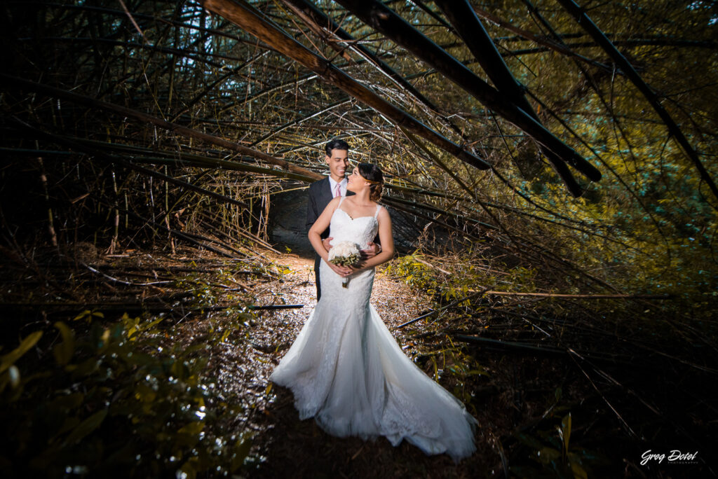 Sesión de fotos de novios o pre boda de Emilie y Carlos en el Jardín Botánico de Santo Domingo, República Dominicana por el fotografo dominicano Greg Dotel Photography
