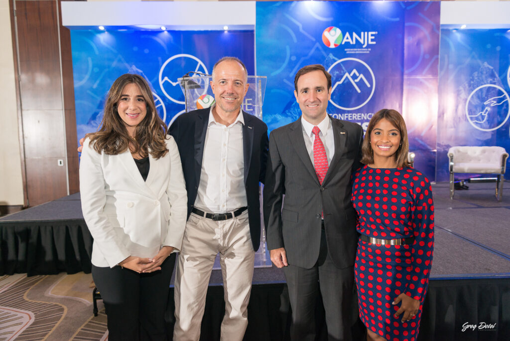 Cobertura fotográfica del 3er seminario de empresas familiares impartido por ANJE. Fue un evento corporativo llevado a cabo en el hotel Real Santo Domingo en la República Dominicana por nuestro equipo de fotógrafos