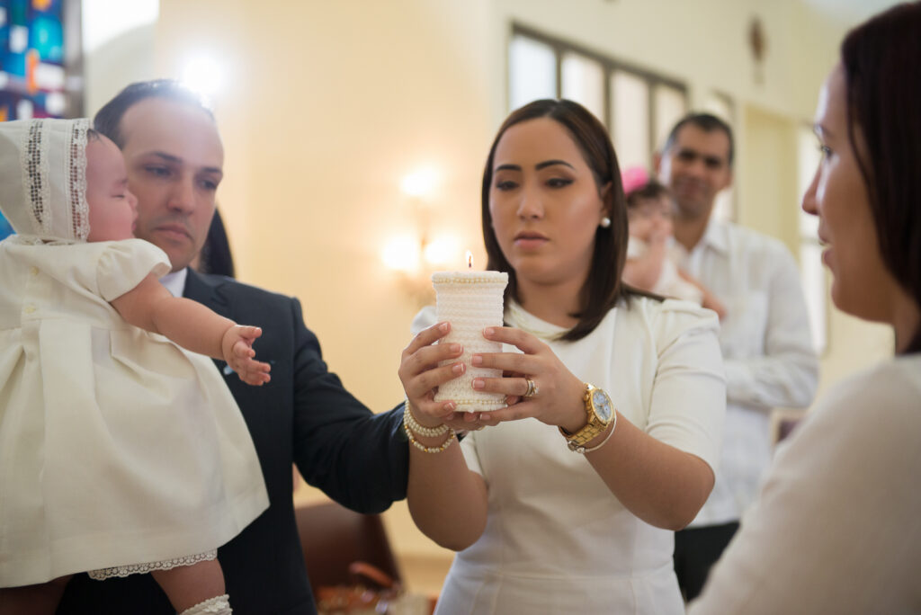 Fotos de la celebracion del bautizo de la niña Estefany en la iglesia en Santo Domingo, República Dominicana