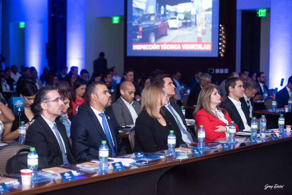 Participación de la empresa Truckslogic Dominicana en el panel de la Revista Mercado de transporte y logística en Santo Domingo, República Dominicana