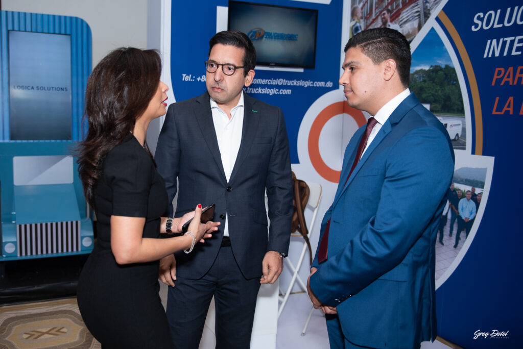 Participación de la empresa Truckslogic Dominicana en el panel de la Revista Mercado de transporte y logística en Santo Domingo, República Dominicana