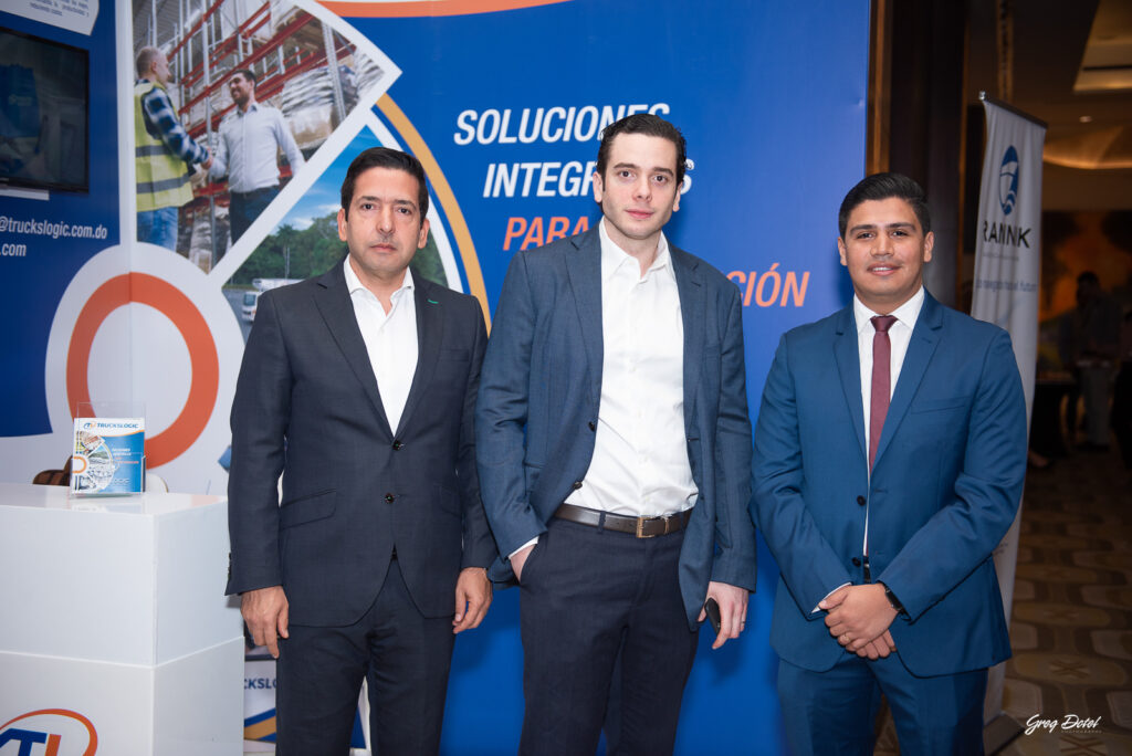 Participación de la empresa Truckslogic Dominicana en el panel de la Revista Mercado de transporte y logística en Santo Domingo, República Dominicana