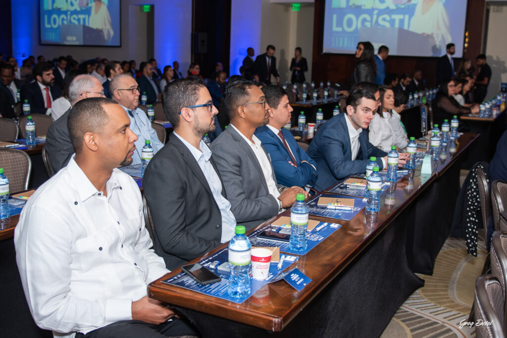 Participación de la empresa Truckslogic Dominicana en el panel de la Revista Mercado de transporte y logística en Santo Domingo, República Dominicana