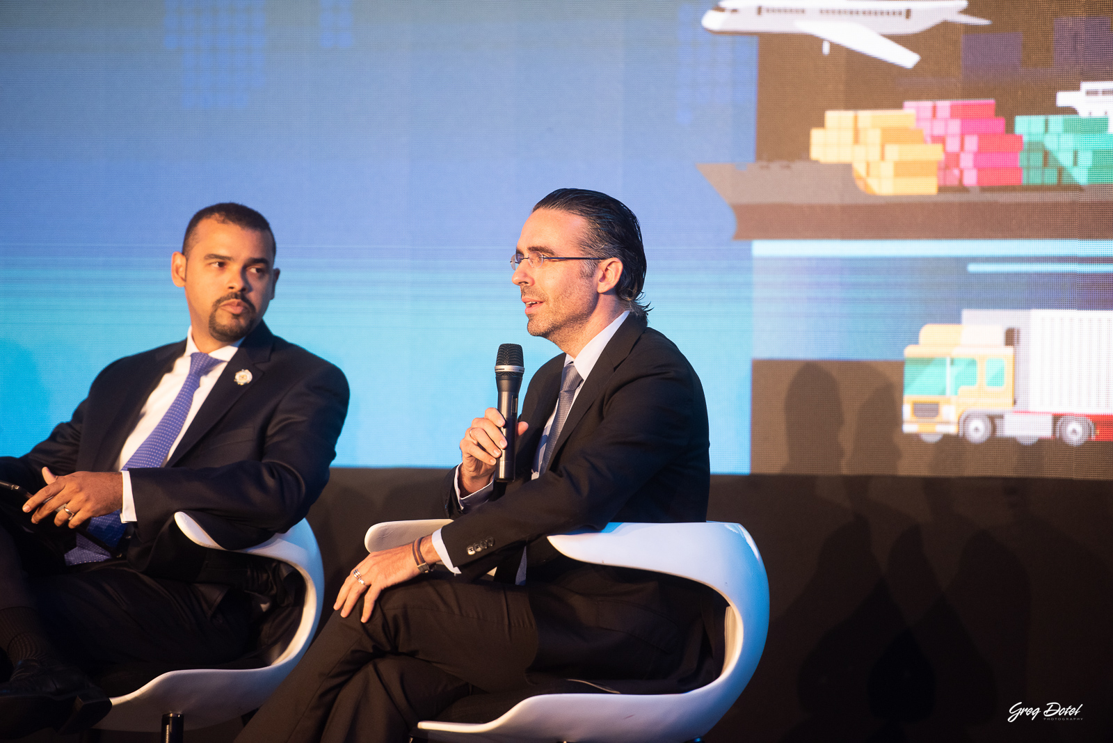 Participación de la empresa Truckslogic Dominicana en el panel de la Revista Mercado de transporte y logística en Santo Domingo, República Dominicana