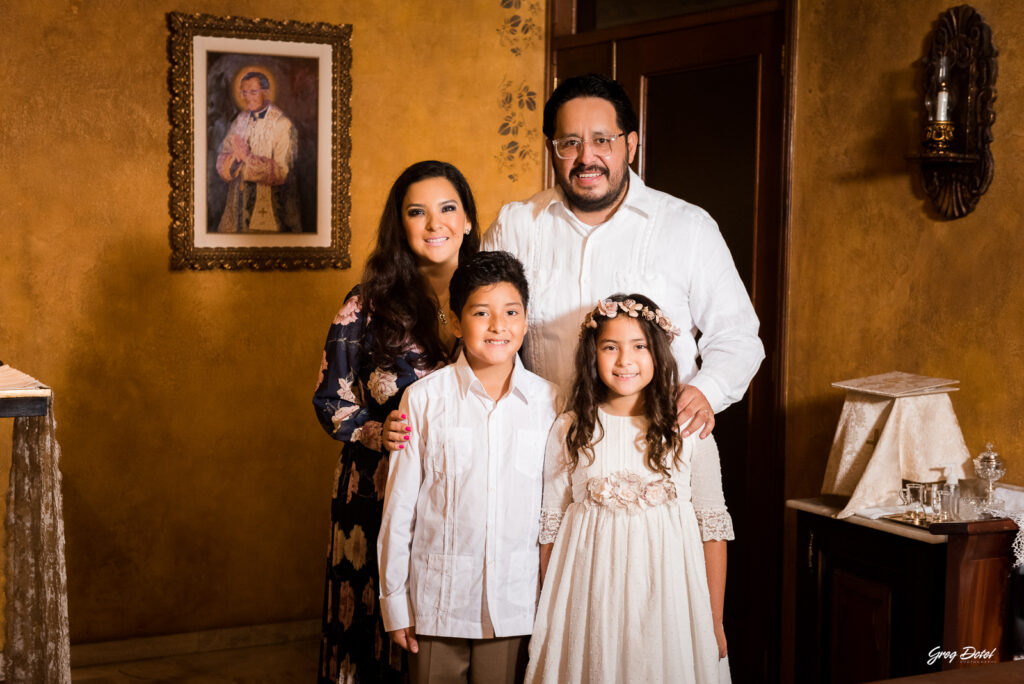 Fotos de la primera comunión de María José y Mateo en Santo Domingo, República Dominicana por el fotógrafo Greg Dotel