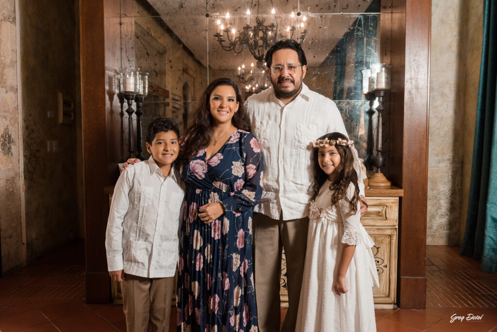 Fotos de la primera comunión de María José y Mateo en Santo Domingo, República Dominicana por el fotógrafo Greg Dotel