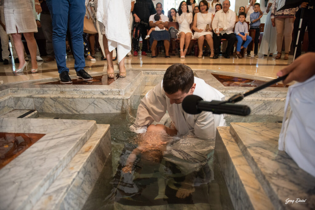 Fotos del Bautizo de Esteban en la Parroquia Jesus Maestro en Santo Domingo República Dominicana