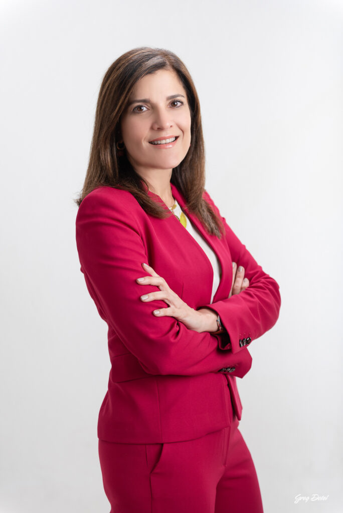 Foto de retrato para perfil corporativo realizado en el estudio fotográfico Dotel Studio en Santo Domingo