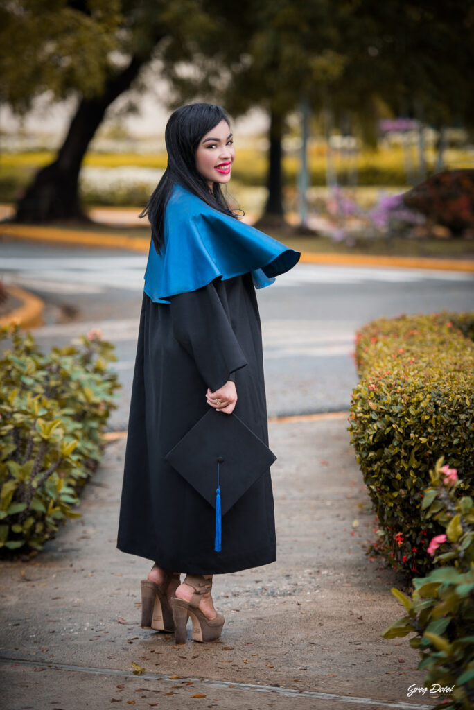 Sesión de fotos en la Universidad Autónoma de Santo Domingo - UASD de la graduación de Luisanny, República Dominicana