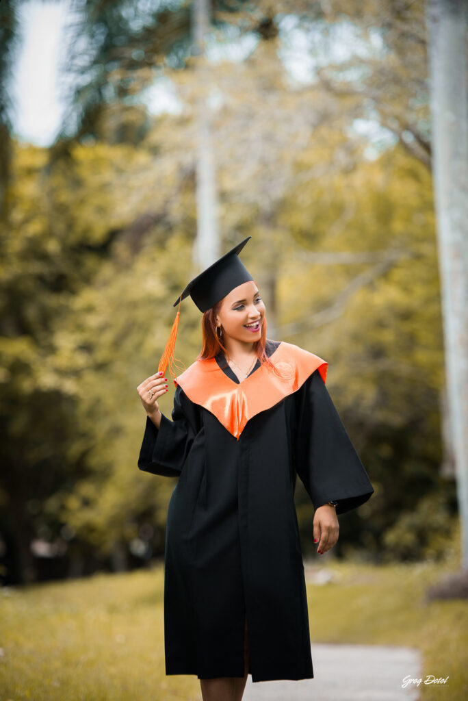 Sesión de fotos en exterior de la graduación de Ruby en el Jardín Botánico de Santo Domingo, República Dominicana