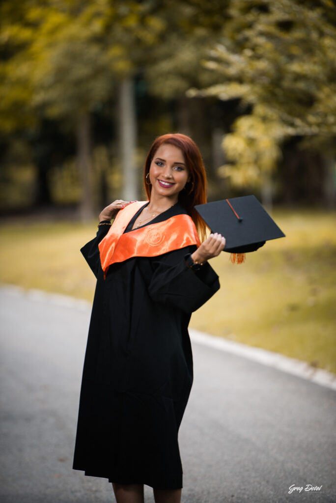 Sesión de fotos en exterior de la graduación de Ruby en el Jardín Botánico de Santo Domingo, República Dominicana