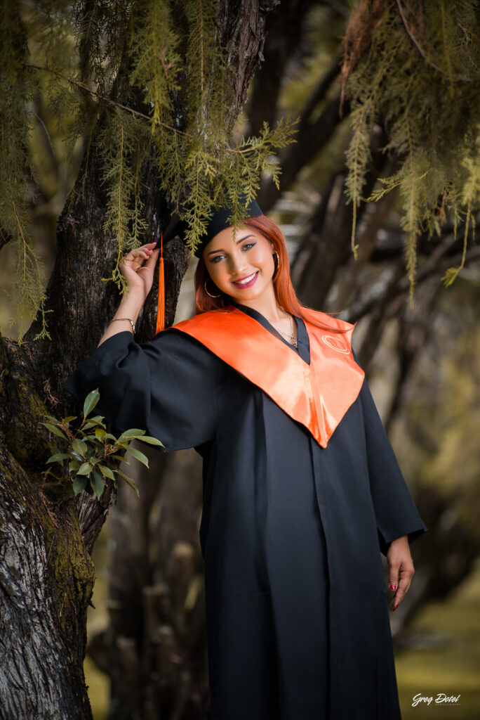 Sesión de fotos en exterior de la graduación de Ruby en el Jardín Botánico de Santo Domingo, República Dominicana