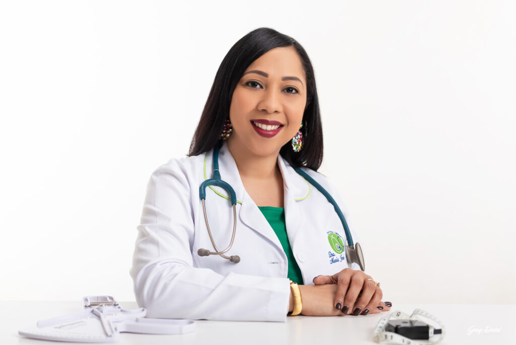 Foto de retrato para perfil corporativo realizado en el estudio fotográfico Dotel Studio en Santo Domingo