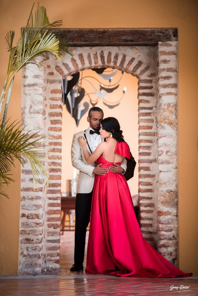 Sesión de fotos de la pre boda de Eva y Ricardo en el Hostal Nicolas de Ovando en la Zona Colonial de Santo Domingo, República Dominicana