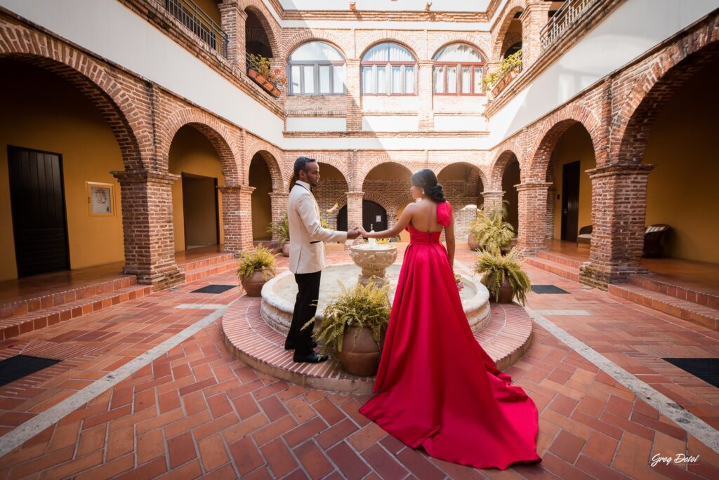 Sesión de fotos de la pre boda de Eva y Ricardo en el Hostal Nicolas de Ovando en la Zona Colonial de Santo Domingo, República Dominicana