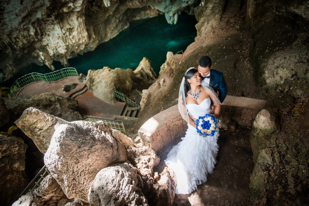 Sesion de novios o pre boda de Gaby y Juan en el Parque los 3 ojos de Santo Domingo Republica Dominicana