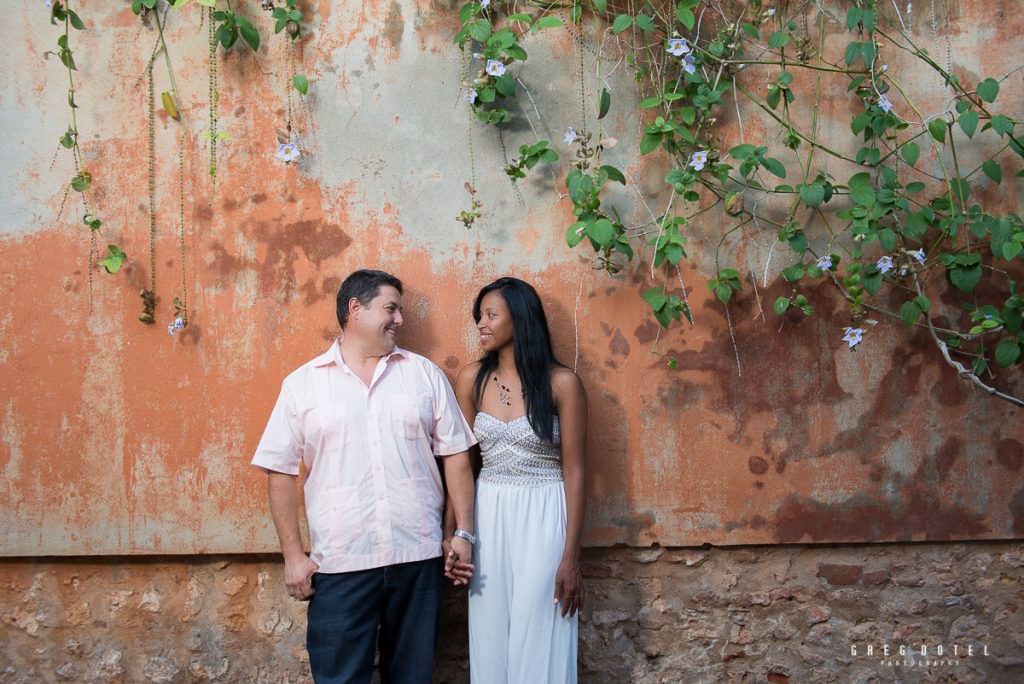 Fotografo sesion de fotos de novios y bodas en la Zona Colonial de Santo Domingo, República Dominicana