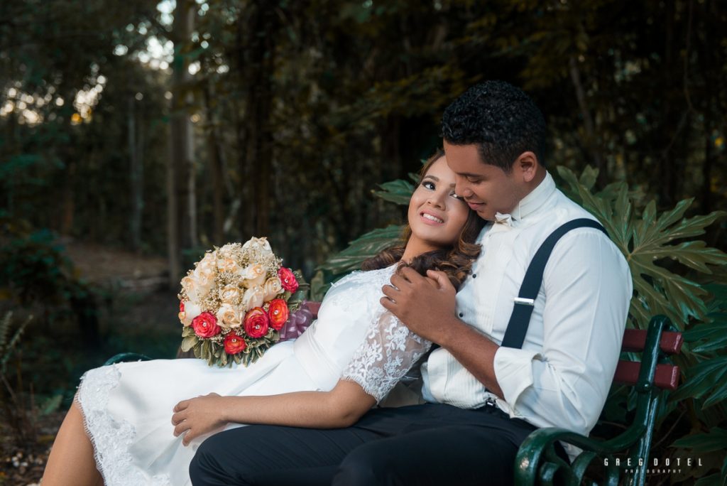 Sesión de fotos de novios para bodas en el jardín botánico de Santo Domingo, República Dominicana