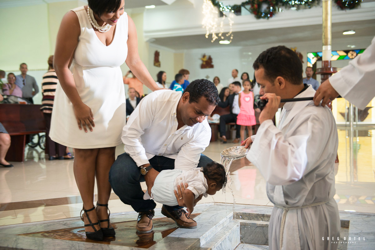 Fotografo dominicano de bautizos en la Parroquia Jesus Maestro Santo Domingo República Dominicana