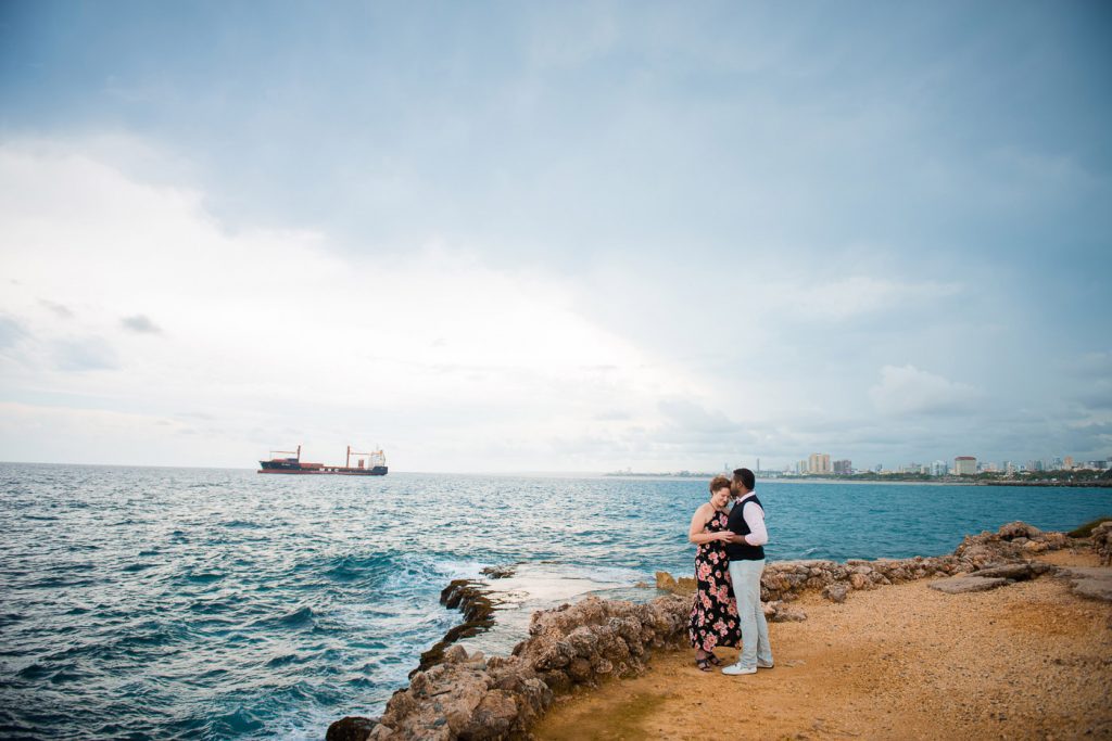 Fotografo dominicano realizó sesión de novios o preboda en la playa de Sans Souci en la ciudad de Santo Domingo, República Dominicana
