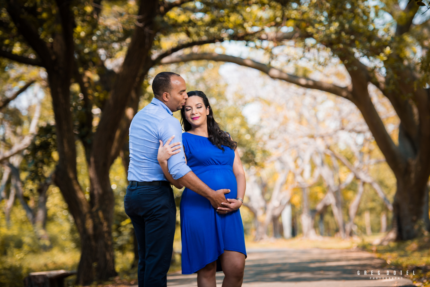 Sesion de fotos de embarazada en el parque mirador sur de Santo Domingo, Republica Dominicana