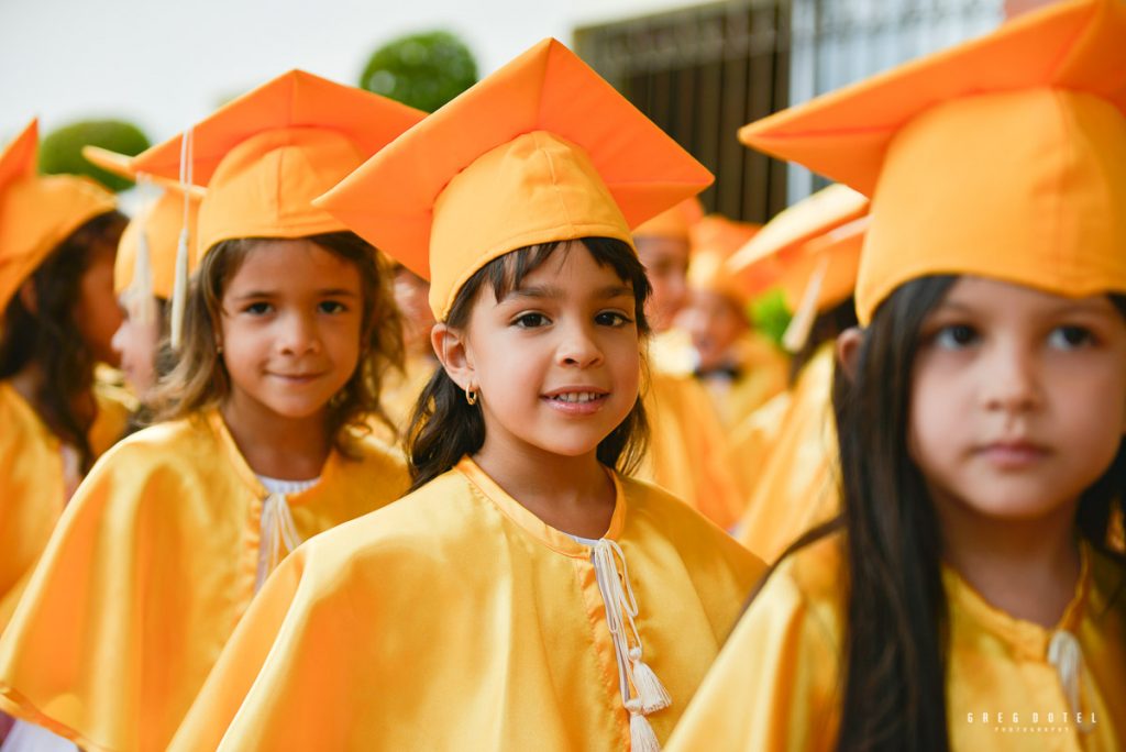 Fotos de graduación escolar primaria en Santo Domingo Republica Dominicana por el fotografo dominicano Greg Dotel
