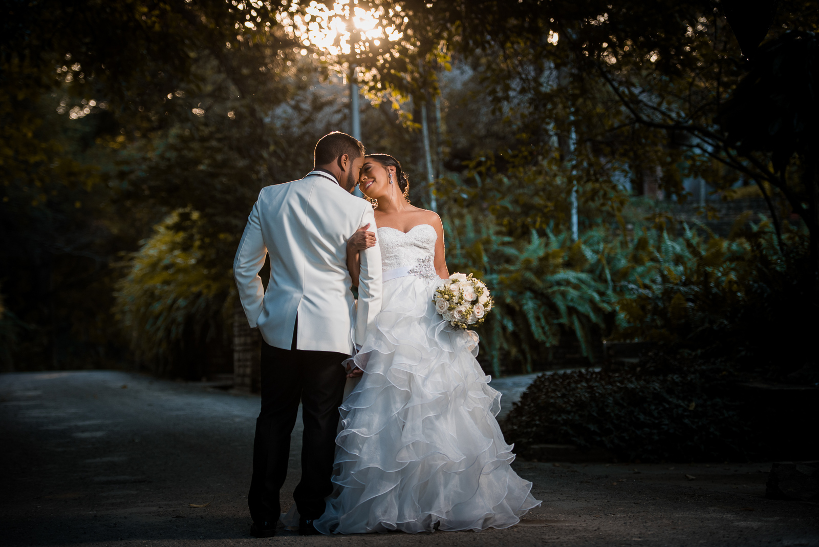 Sesion de novios o pre boda de Mariela y Genaro en el Jardin Botanico de Santo Domingo Republica Dominicana